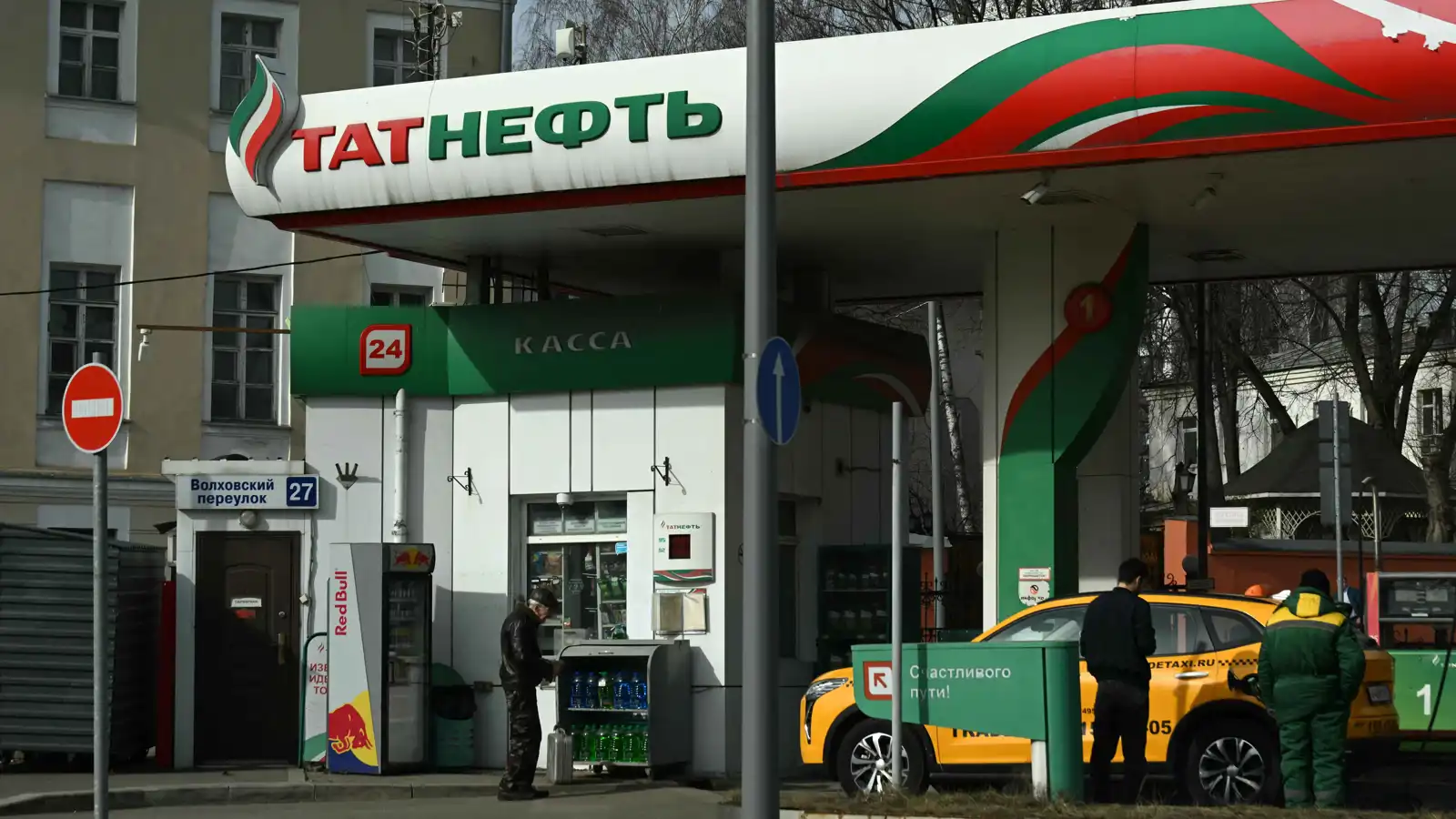 الهجمات الأوكرانية تنذر بتفاقم أزمة الوقود في روسيا