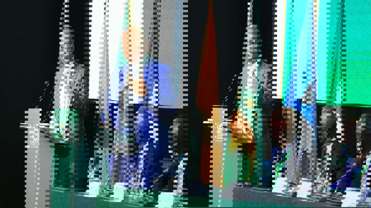 رئيس كاف يؤكد استمرار إقامة أمم أفريقيا كل عامين