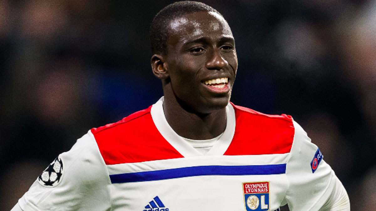 ريال مدريد يكشف موعد تقديم فيرلاند ميندي لجماهير "سانتياغو برنابيو"