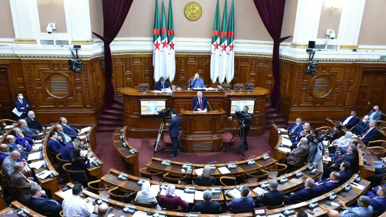 مجلس الأمة الجزائري يطلب تعديل قانون يجرّم الاستعمار الفرنسي