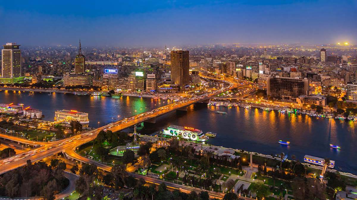 مصر.. مصرع شخص وإصابة 4 في انهيار عقار سكني (صور)