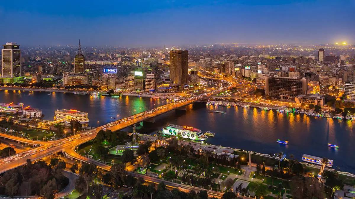 مصرع شخص وإصابة 9 في انهيار عقارين بالقاهرة (صور)