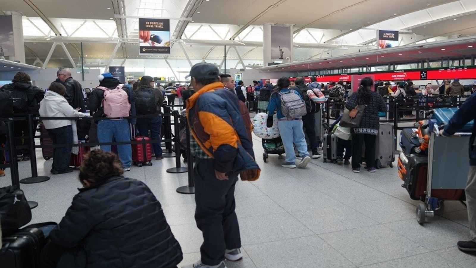 شركات الطيران الأمريكية تلغي مئات الرحلات الجوية اليومية