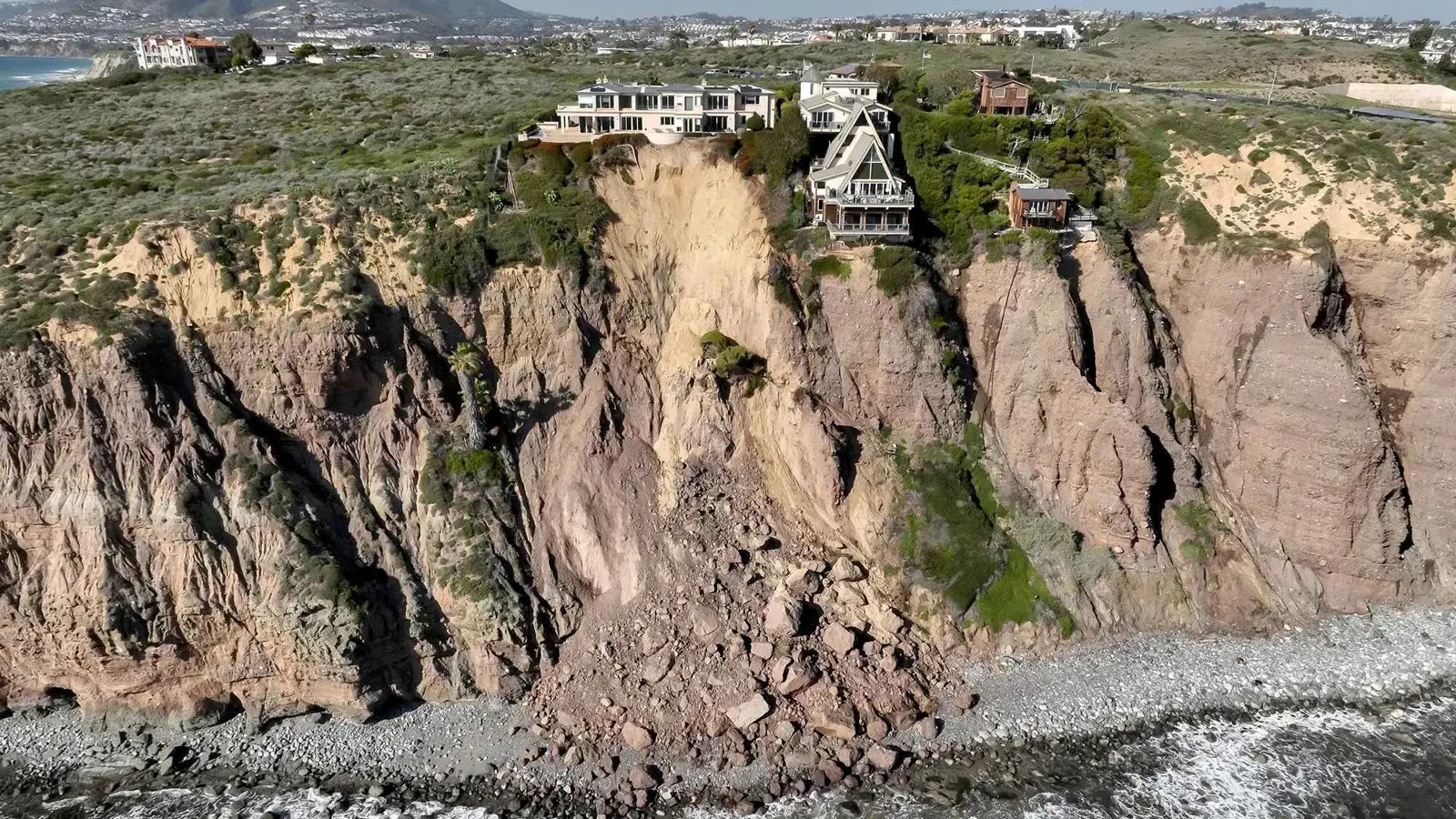 هل ينجو ساحل كاليفورنيا من انزلاق مدمّر؟ (صور)