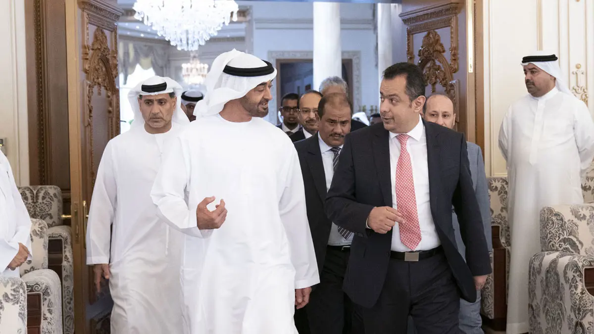 محمد بن زايد يجري مباحثات مع رئيس الوزراء اليمني في أبوظبي (صور)