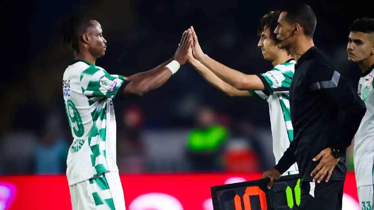 إيقاف حكام مباراة الرجاء واتحاد طنجة بالدوري المغربي