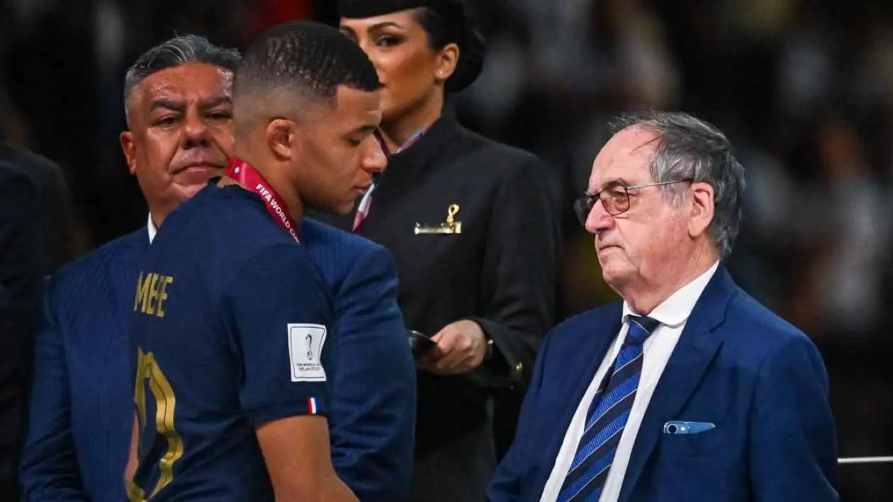 القضاء الفرنسي يبرئ رئيس اتحاد كرة القدم السابق في قضية تحرش جنسي