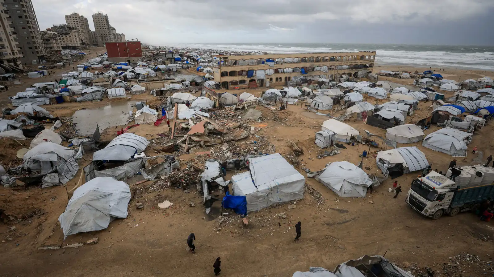 خيام نازحين في قطاع غزة اليوم الثلاثاء بالتزامن مع المنخفض