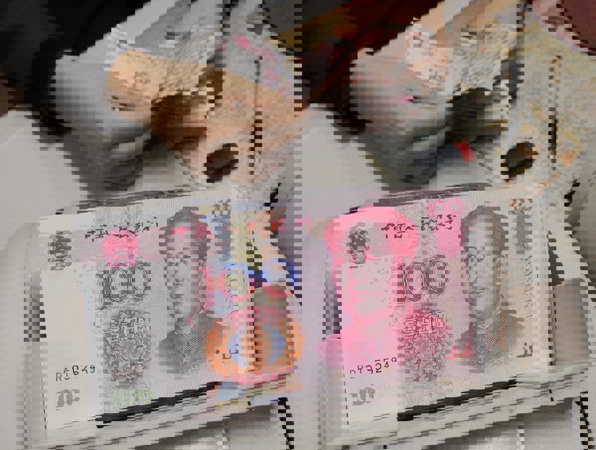 صحيفة: انخفاض اليوان يحفز صادرات الصين