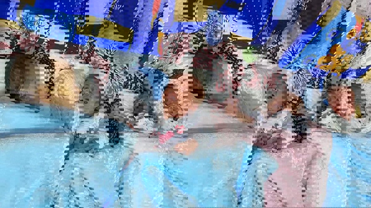 بعد محاولة ثالثة.. زوجة أسير فلسطيني تنجب 4 أطفال بنطفة مهربة