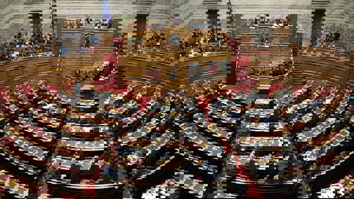 وسط تصاعد التوتر مع تركيا.. البرلمان اليوناني يصادق على اتفاقية ترسيم الحدود البحرية مع مصر