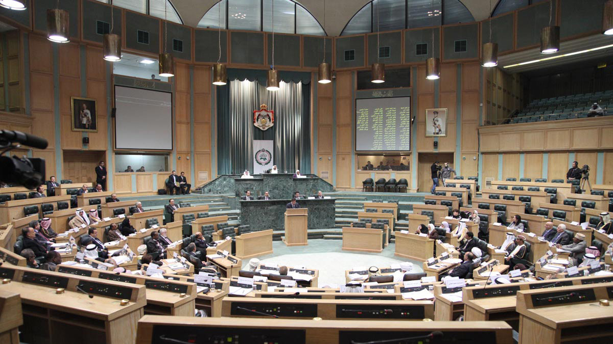 وسط أزمة "باب الرحمة".. البرلمان الأردني يطالب بطرد السفير الإسرائيلي