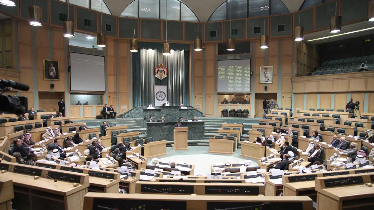 وسط أزمة "باب الرحمة".. البرلمان الأردني يطالب بطرد السفير الإسرائيلي