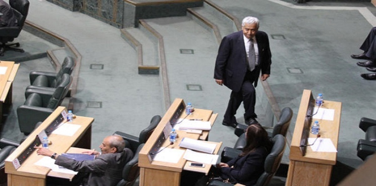 الحديث عن حكومة برلمانية مطلع السنة يُحيي التكهنات بعودة النسور 4 أعوام أخرى