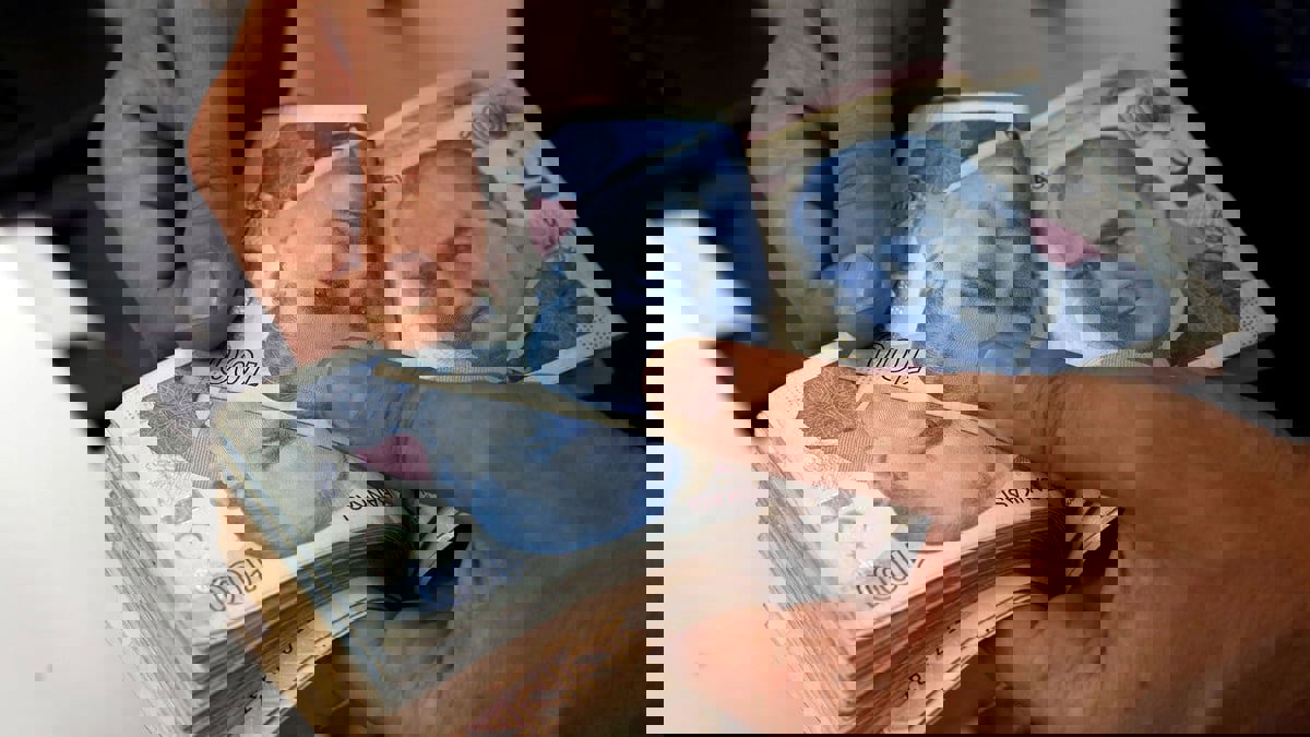 الليرة التركية تهبط قرب أدنى مستوى على الإطلاق مع صعود الدولار