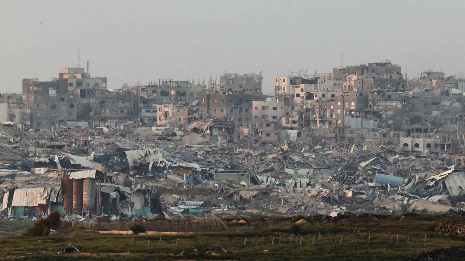 على حاجز "نتساريم".. الجيش الإسرائيلي يقتل مسؤولا في لجنة إعمار غزة