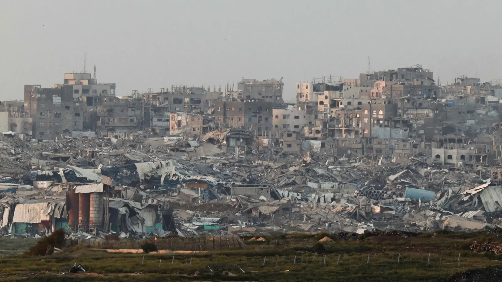 على حاجز "نتساريم".. الجيش الإسرائيلي يقتل مسؤولا في لجنة إعمار غزة