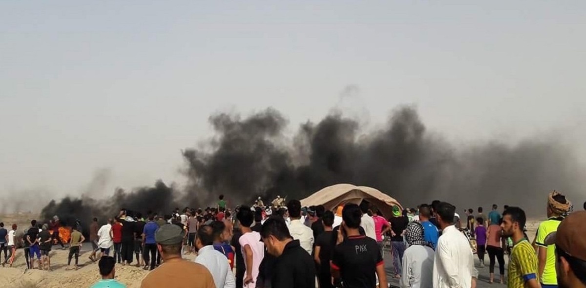 متظاهرو البصرة يغلقون منفذ الشلامجة الحدودي مع إيران.. والشرطة تعتقل العشرات