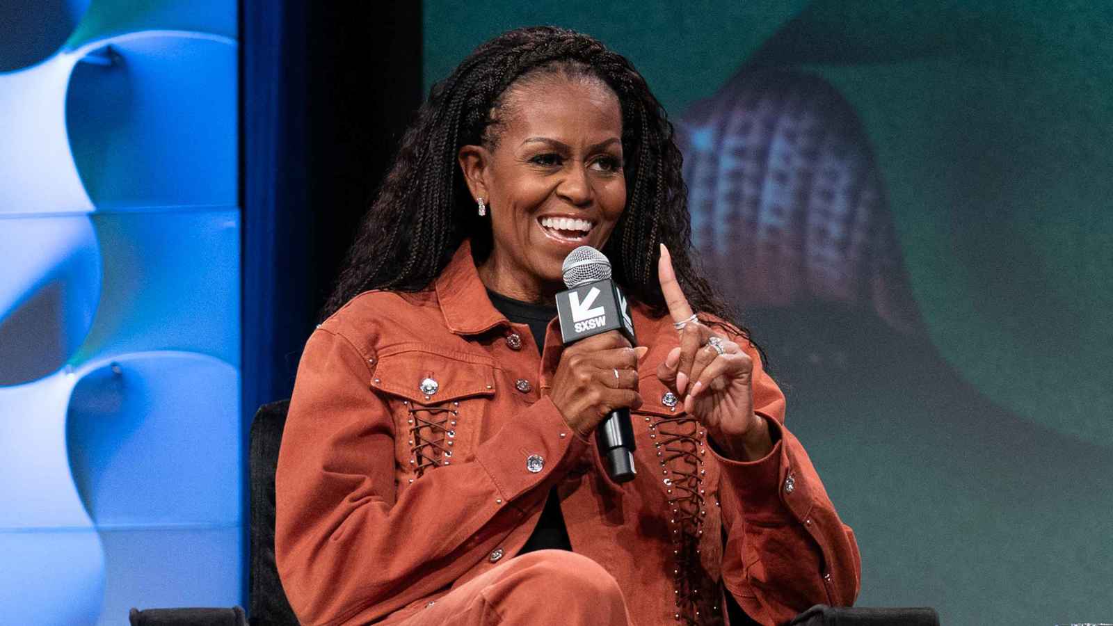 بالخاتم.. ميشيل أوباما ترد على شائعات الطلاق