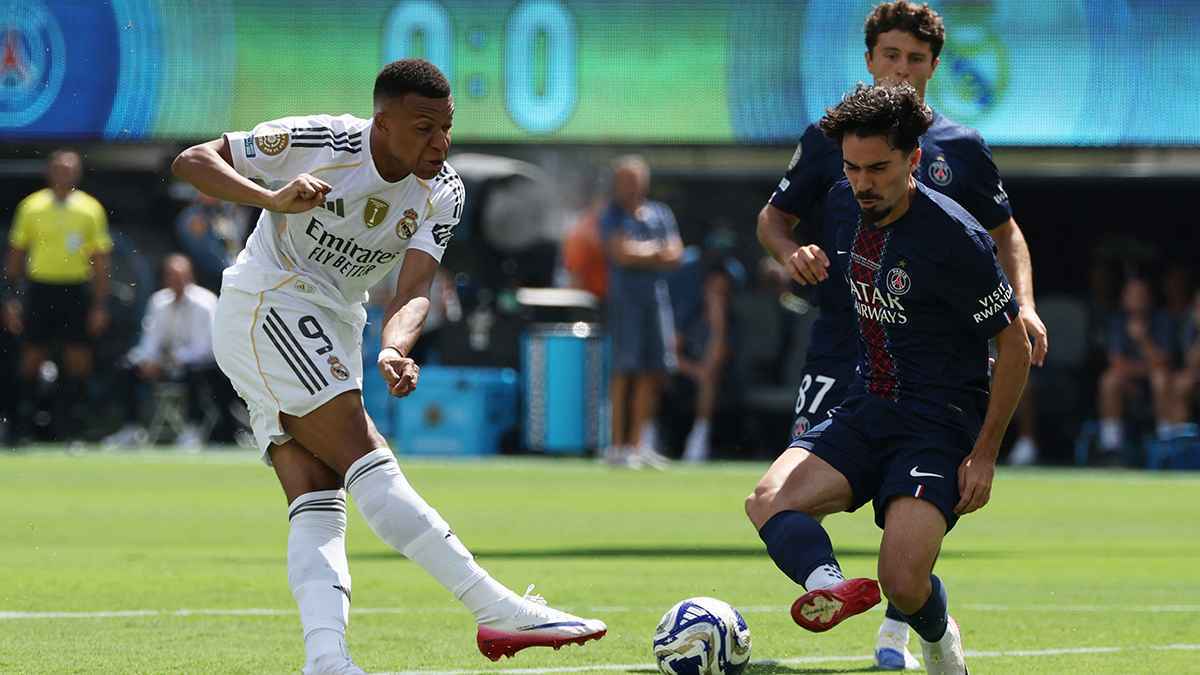 ديمبلي يتقدم على لامين يامال وترتيب صادم لمبابي في سباق الكرة الذهبية