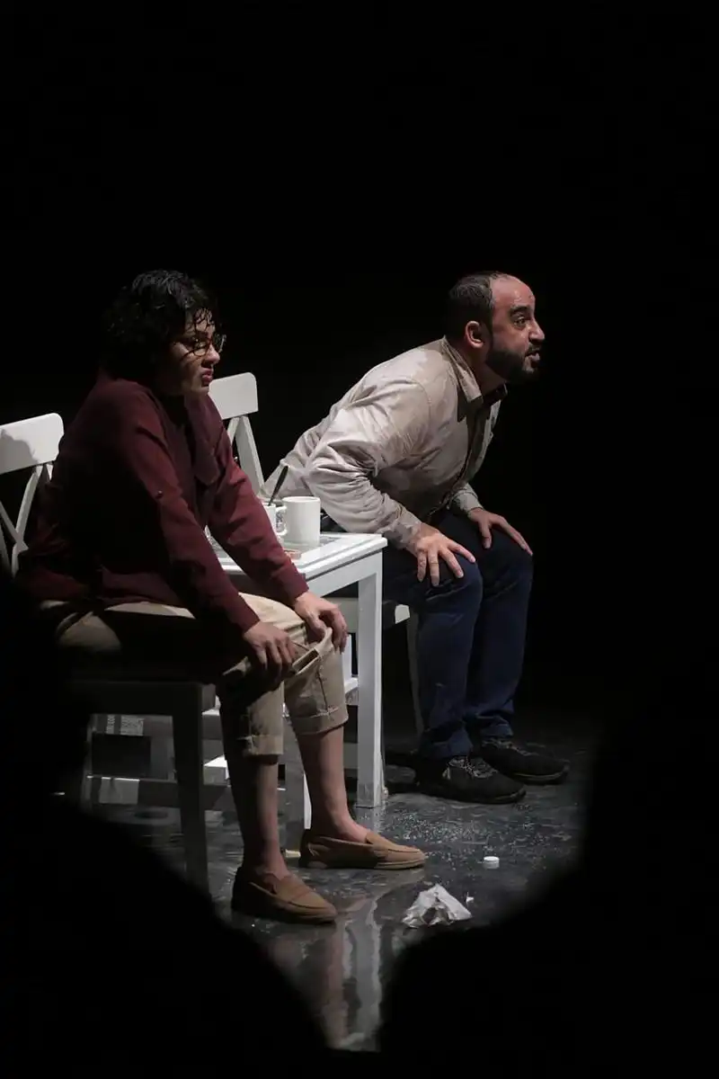 مسرحية "قهوة ساخنة" البحرينية