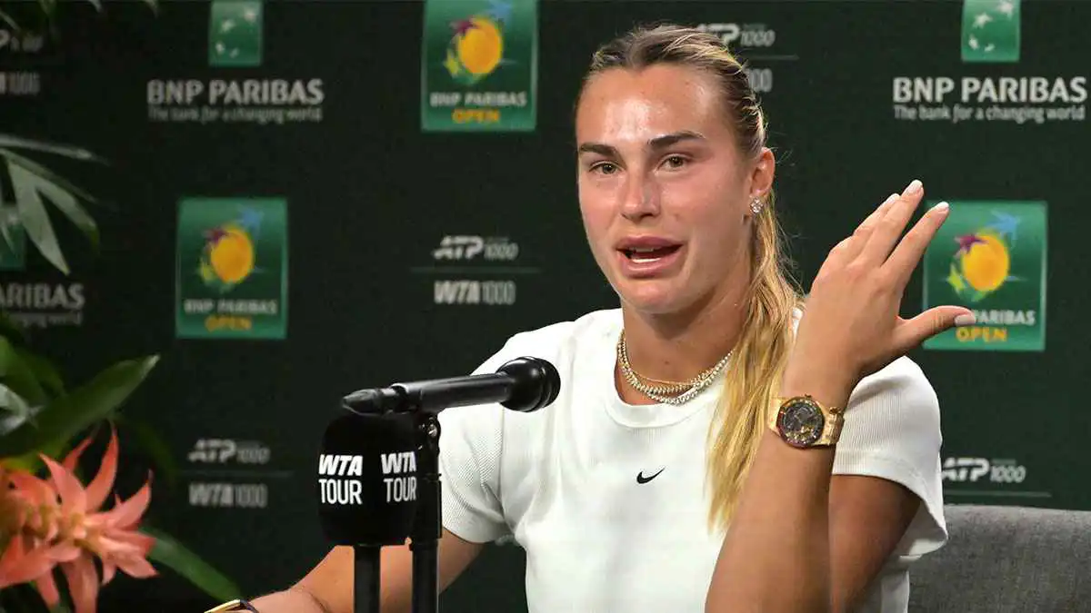 سبالينكا تُظهر خاتم خطوبتها للمرة الأولى خلال فوزها في إنديان ويلز (فيديو)