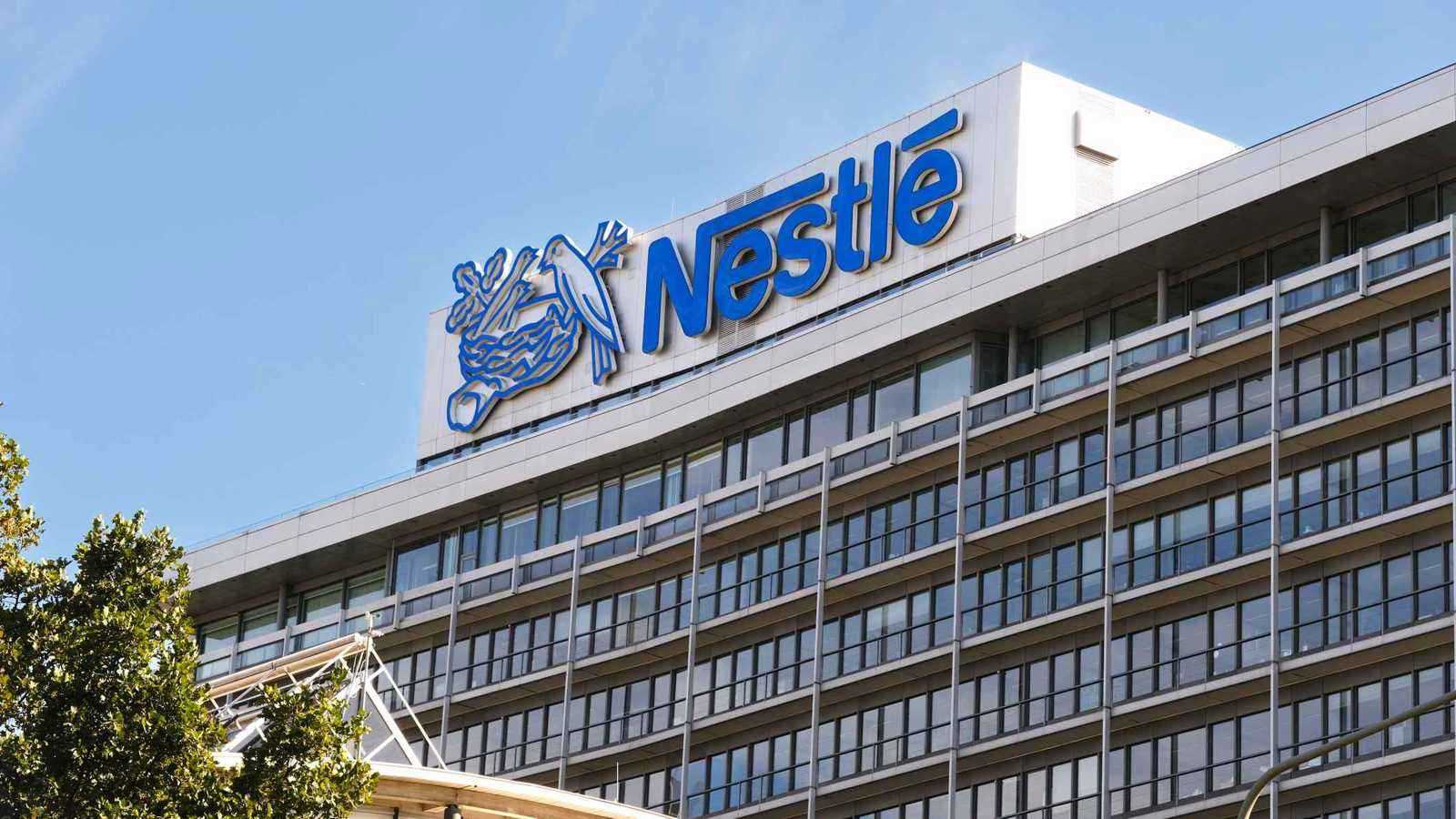 مشكلة في الجودة تجبر "نستله" على سحب كميات من حليب الأطفال