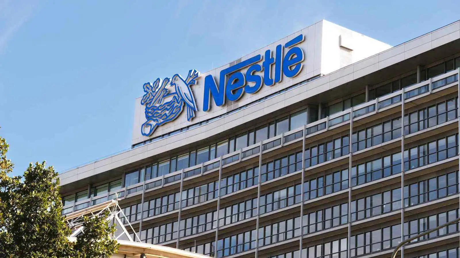 مشكلة في الجودة تجبر "نستله" على سحب كميات من حليب الأطفال