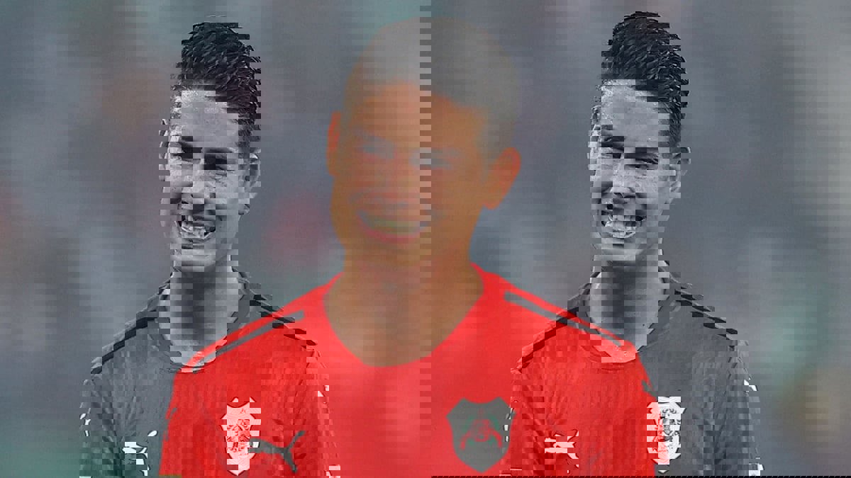 جماهير الريان القطري تهاجم خاميس رودريغيز: اذهب للمستشفى (فيديو)