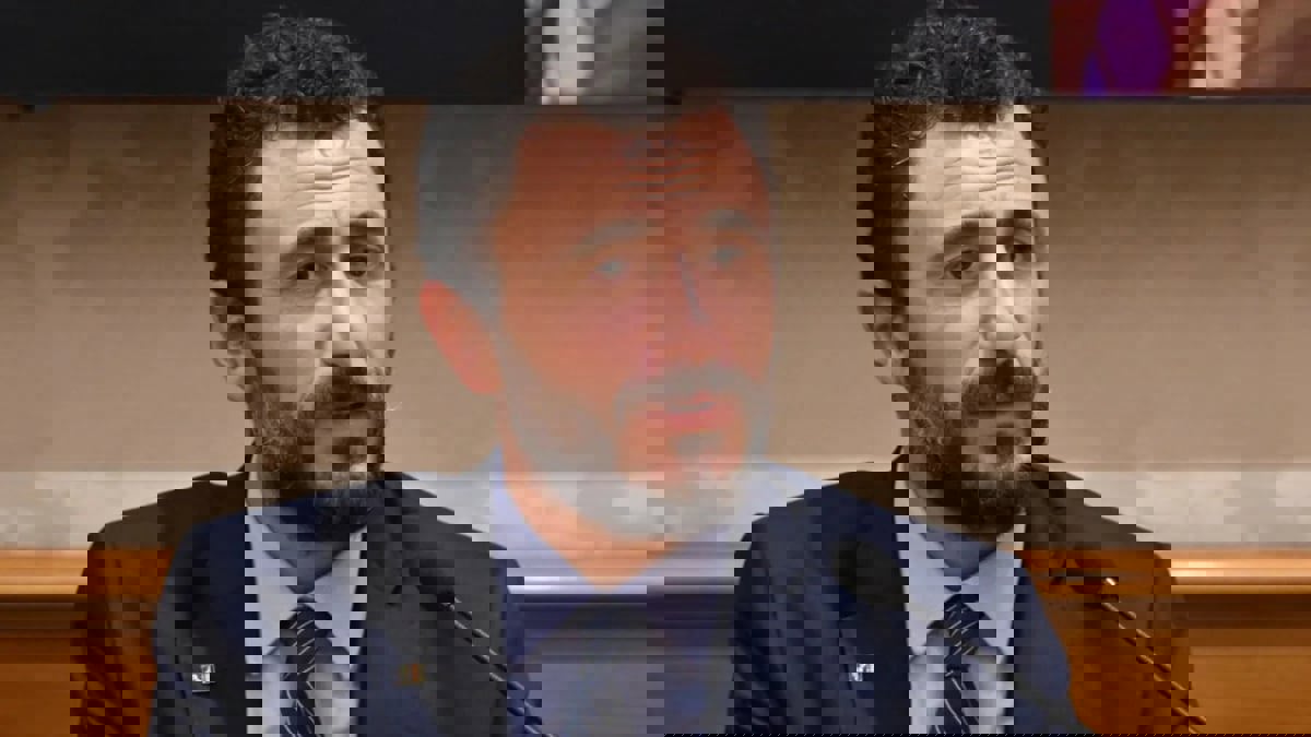 نائب من حزب ميلوني يضعها في موقف محرج  