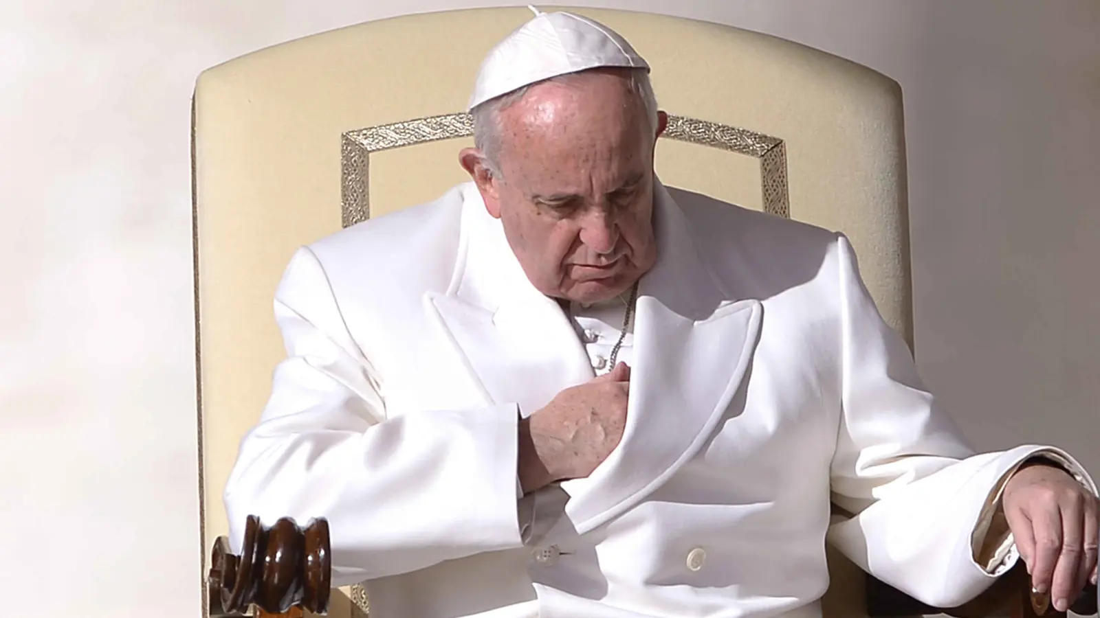 "لا تزال حرجة".. الفاتيكان يقدم آخر تطورات الحالة الصحية للبابا