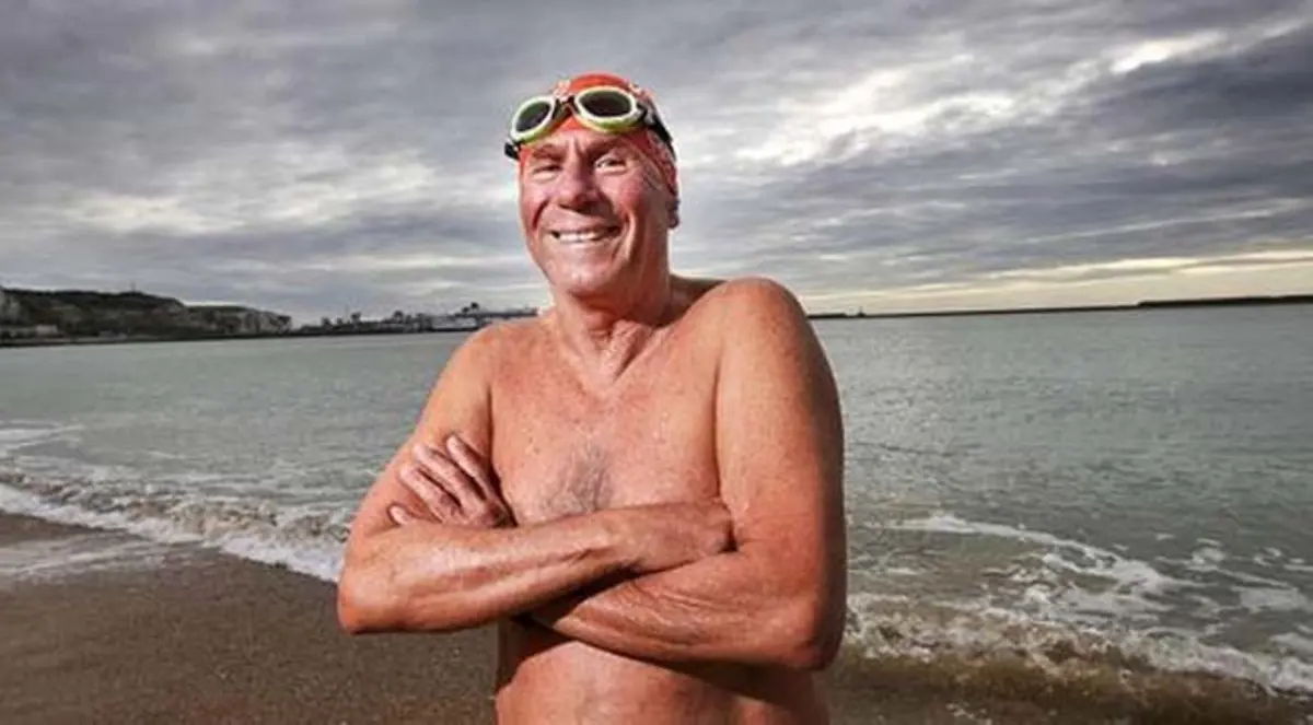 أسترالي في السبعين أكبر شخص يعبر بحر المانش سباحة