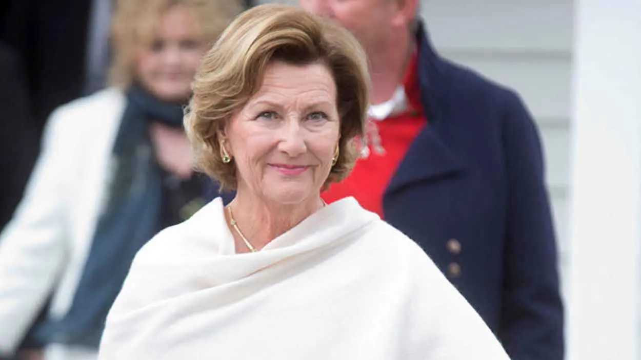 ملكة النرويج "سونيا" تدخل المستشفى