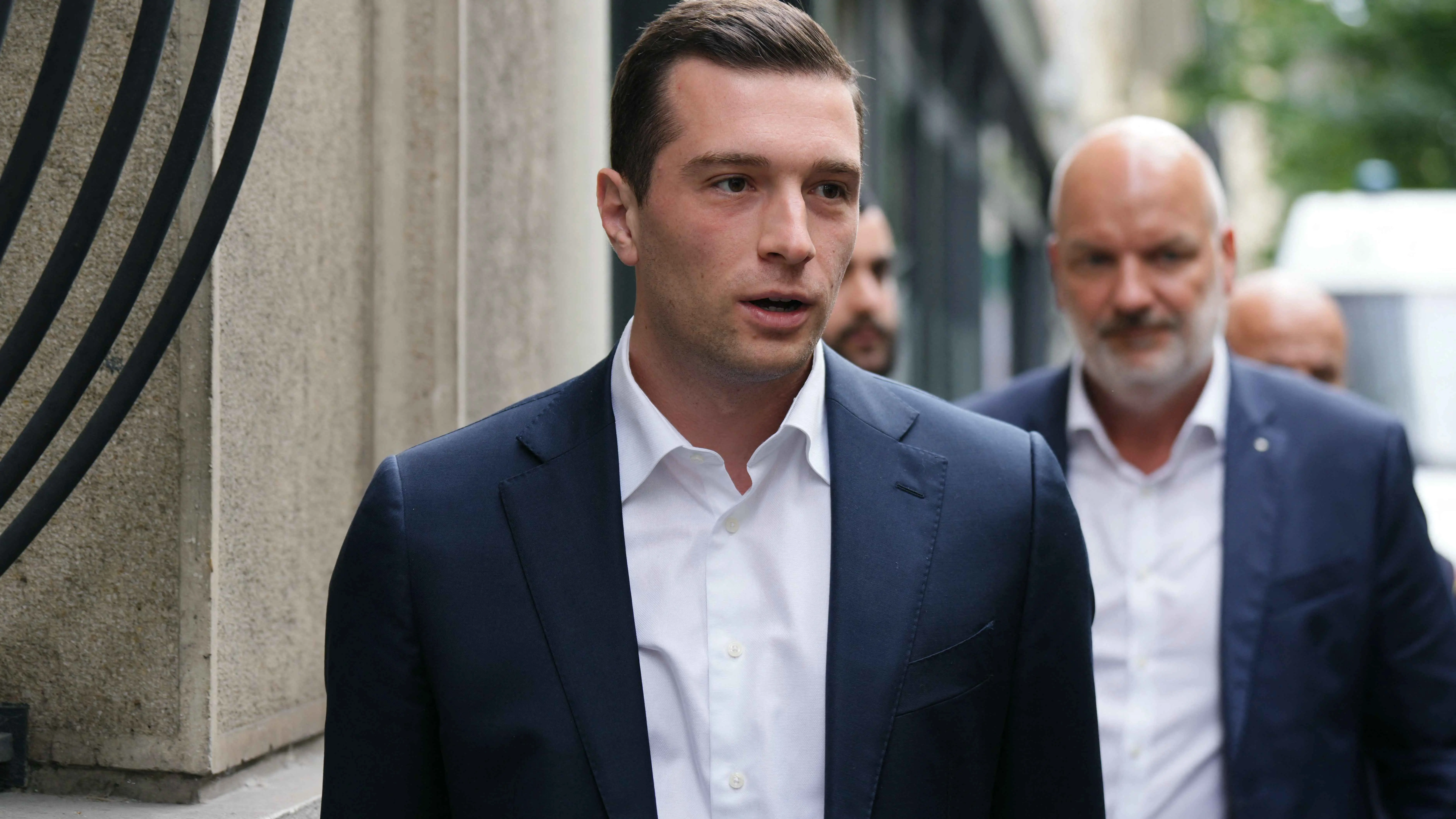 من ساركوزي إلى هواجس الهجرة.. بارديلا يكشف "رؤيته السياسية"