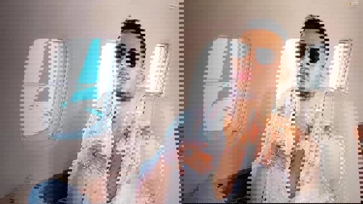 أثار جدلًا واسعًا.. محمد رمضان يتباهى بـ"صابونة من ذهب" 