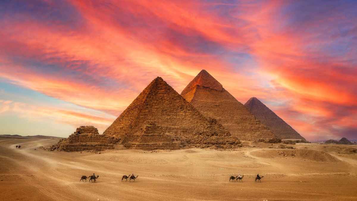 بعد رصد هياكل ضخمة.. باحثون يؤكدون وجود "مدينة ثانية" تحت الأهرامات