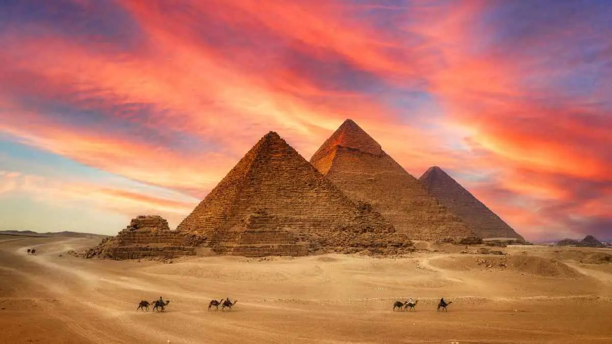 بعد رصد هياكل ضخمة.. باحثون يؤكدون وجود "مدينة ثانية" تحت الأهرامات