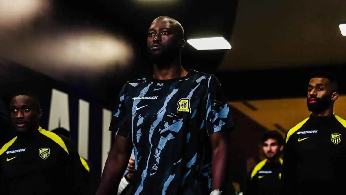 طرد حسن كادش يزيد معاناة الاتحاد أمام الهلال (فيديو)