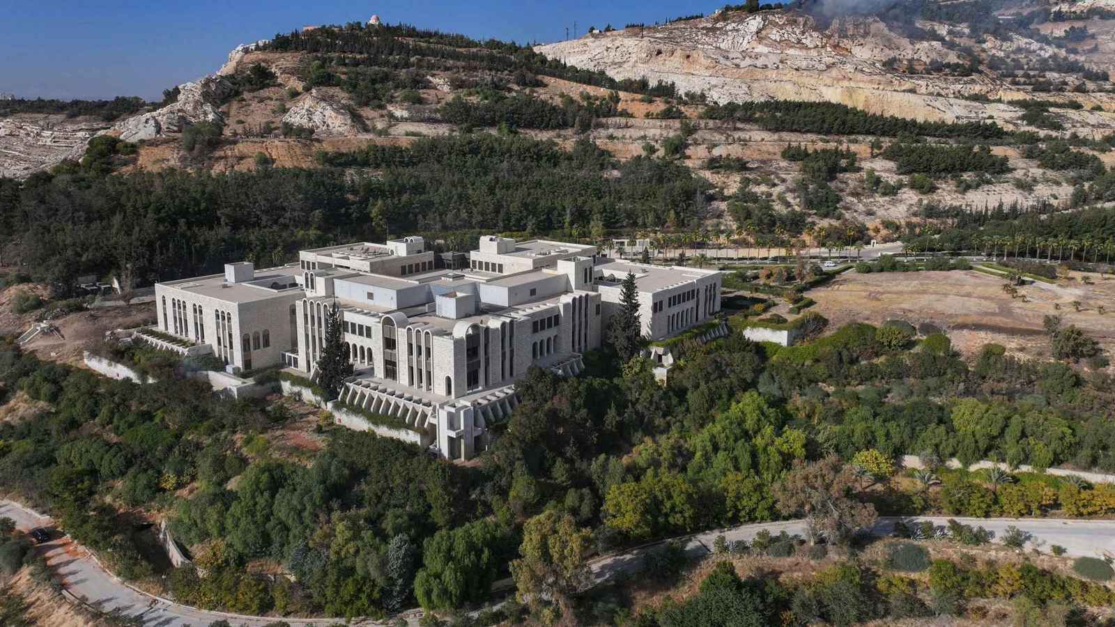 خاص- الإدارة السورية تقايض روسيا: "مسؤول البروتوكول" مقابل 20 ضابطا