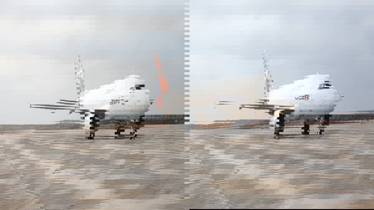 اليمن.. مطار الريان الدولي يستقبل أول رحلة جوية منذ سنوات (صور)