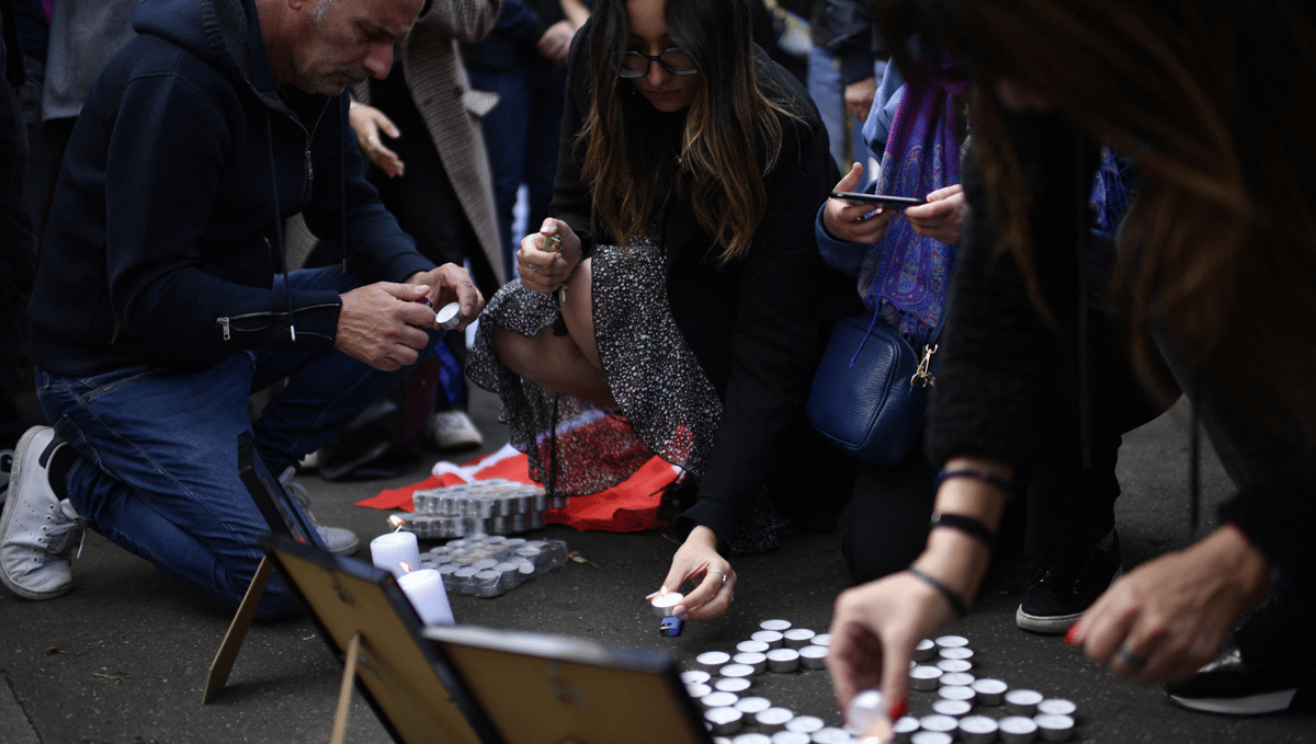 لوموند: حضور ساسة بمظاهرة ضد معاداة السامية يثير الجدل في فرنسا