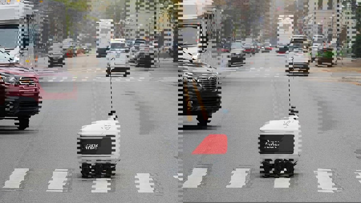 ليس خيالا علميا.. الروبوت الدليفري ينتشر في الشوارع لتوصيل الطعام