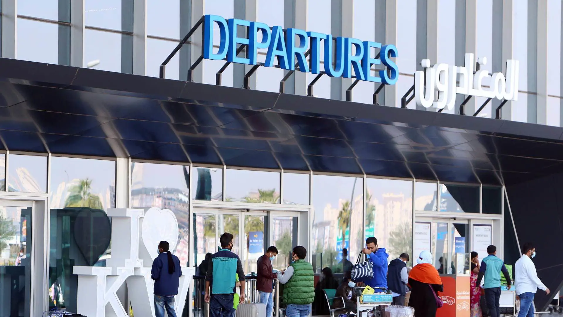 إصابات في استهداف مسيّرة لمطار الكويت الدولي