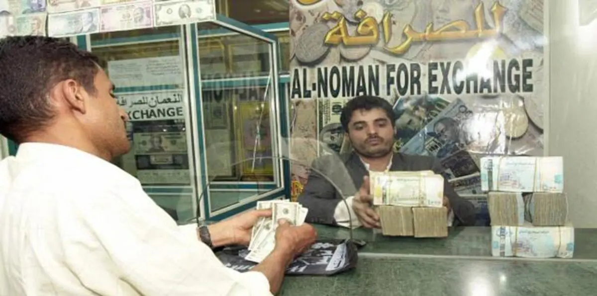 الريال اليمني يتهاوى أمام الدولار الأميركي والعملات الأجنبية