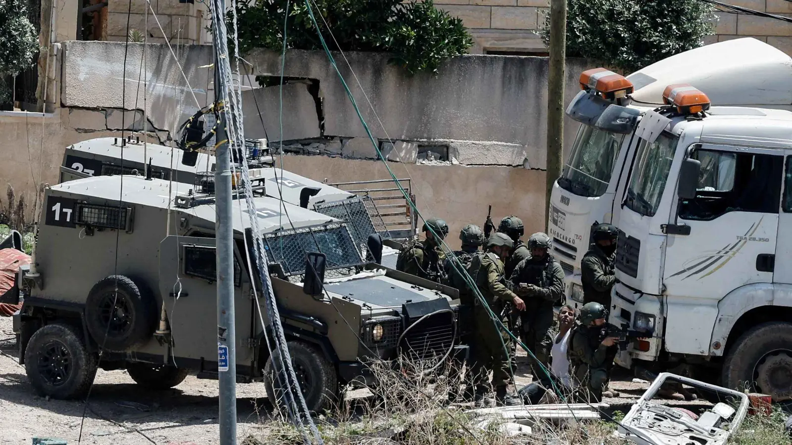 لم تكشف هويته.. إسرائيل تعتقل "مطلوبًا فلسطينيًّا بارزًا" في نابلس