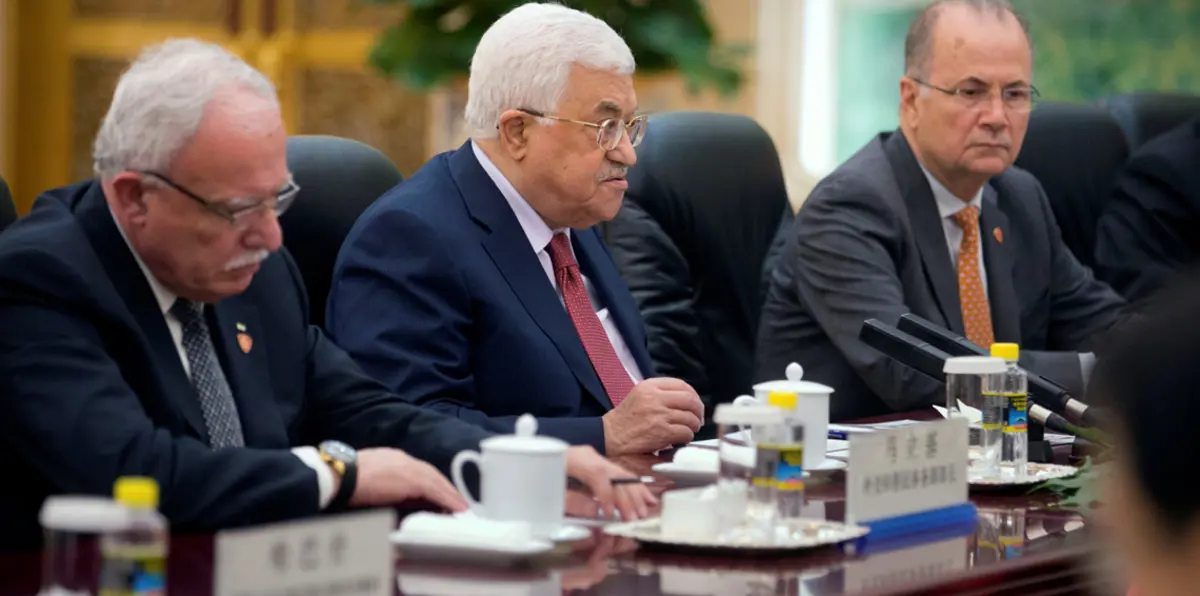 بعد كبر عباس ومرض عريقات.. هل تدخل الأراضي الفلسطينية أزمة فراغ سياسي؟