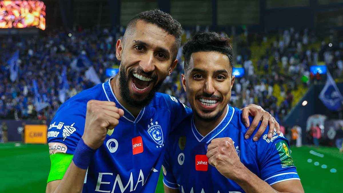 سر إبلاغ سالم الدوسري بانضمام سلمان الفرج لمنتخب السعودية