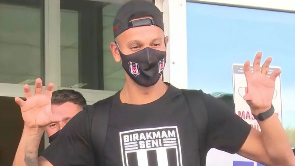 في ظل صمت الأهلي السعودي.. دي سوزا يصل إلى تركيا لإتمام انتقاله لبيشكتاش (فيديو)