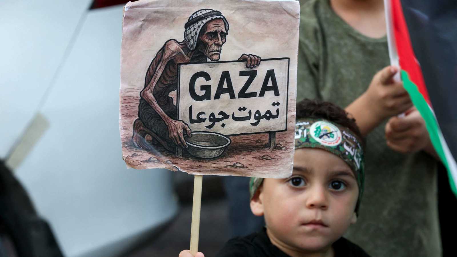 بريطانيا تعلن مواصلة إسقاط المساعدات الغذائية جوا إلى غزة