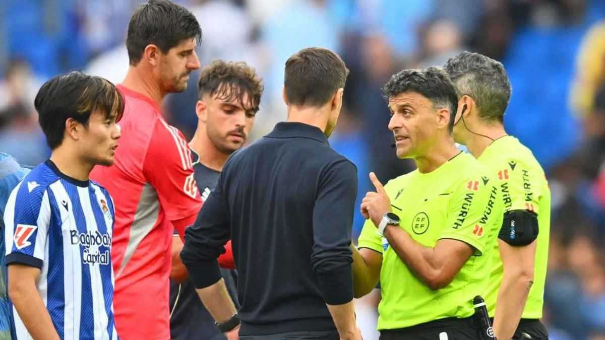 تجعلني أفكر بشكل سيئ.. مواجهة نارية بين تشابي ألونسو ومانزانو (فيديو)